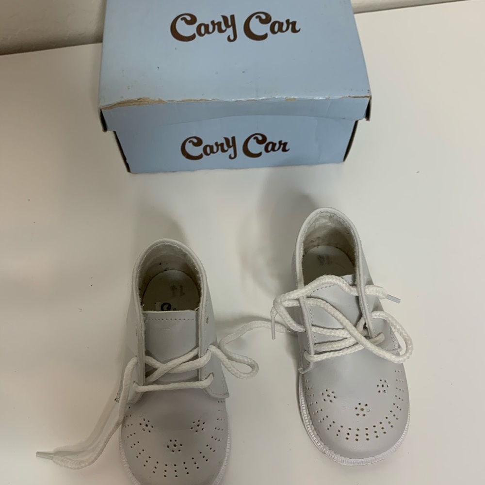 White baby shoes - Picture 2 of 4